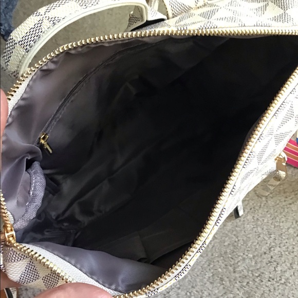 Pinwheel pattern backpack/shoulder bag - Picture 6 of 6